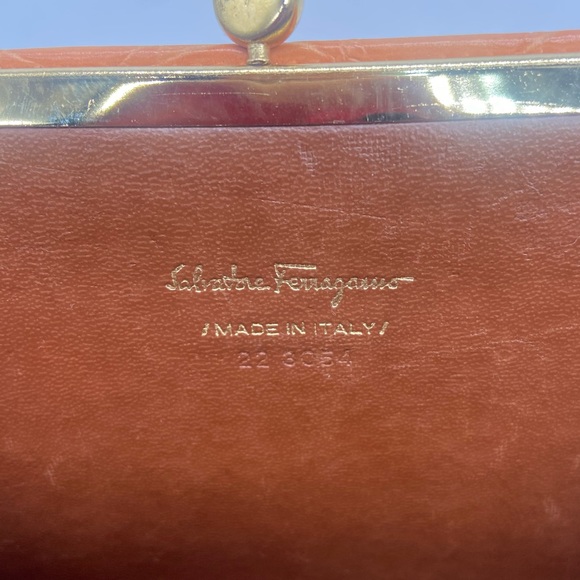 Salvatore Ferragamo Vara Bow Kiss Lock Shoulder Bag - Picture 7 of 12